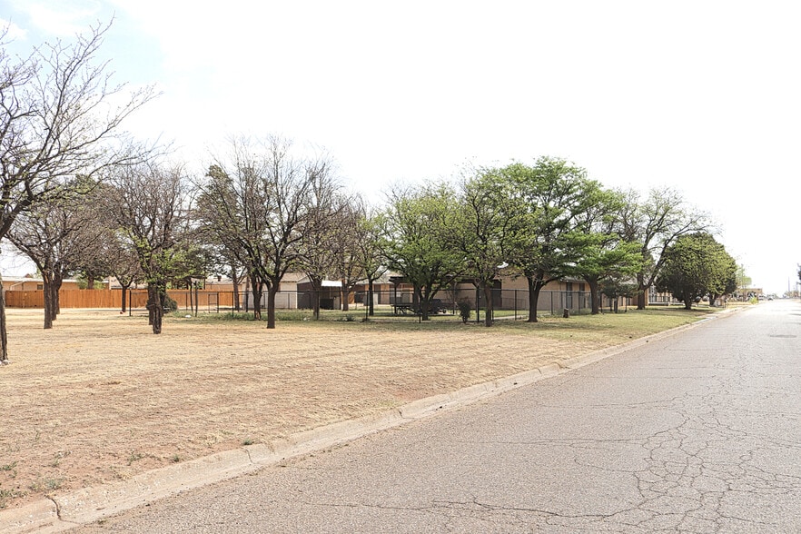 More Photos Of 202 W 3rd St, Hale Center Skilled Nursing Facility For Sale