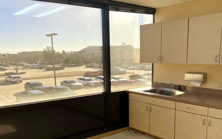 More Photos Of 3060 Communications Pky, Plano Medical For Lease