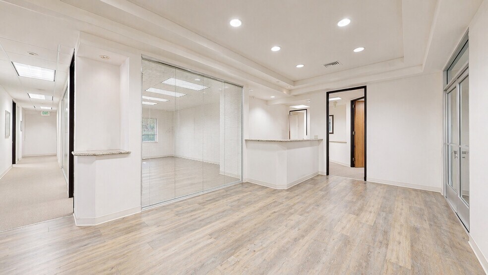 More Photos Of 10537 Santa Monica Blvd, Los Angeles Medical For Sale