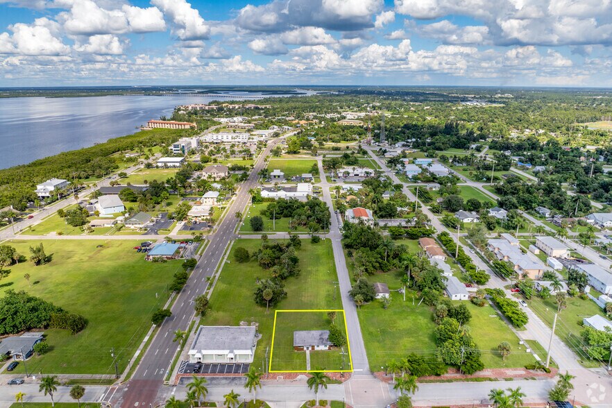 More Photos Of 404 Hargreaves Ave, Punta Gorda Office For Sale