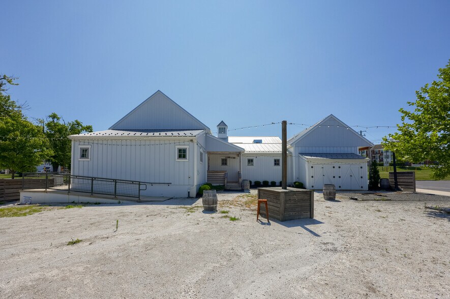 More Photos Of 1440 Market House Ln, Mechanicsburg Restaurant For Sale
