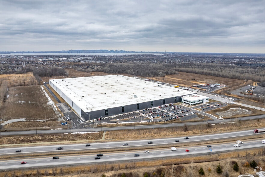 More Photos Of 1500 Ch De Service, Saint-Philippe Distribution For Lease