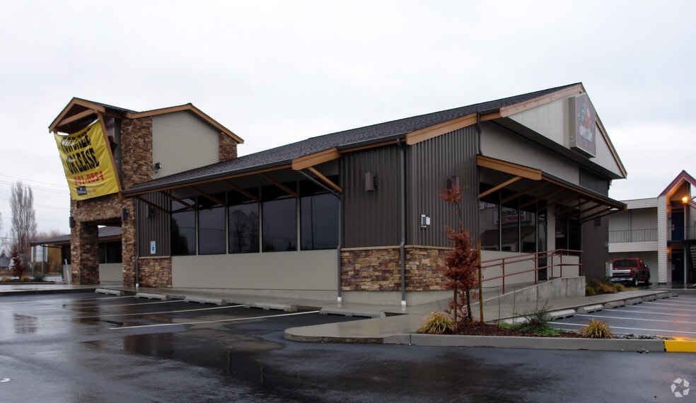 More Photos Of 400 W Rio Vista Ave, Burlington Storefront Retail Office For Sale
