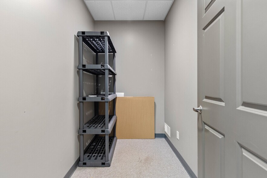 More Photos Of 1450 E Ridge Rd, Rochester Freestanding For Sale