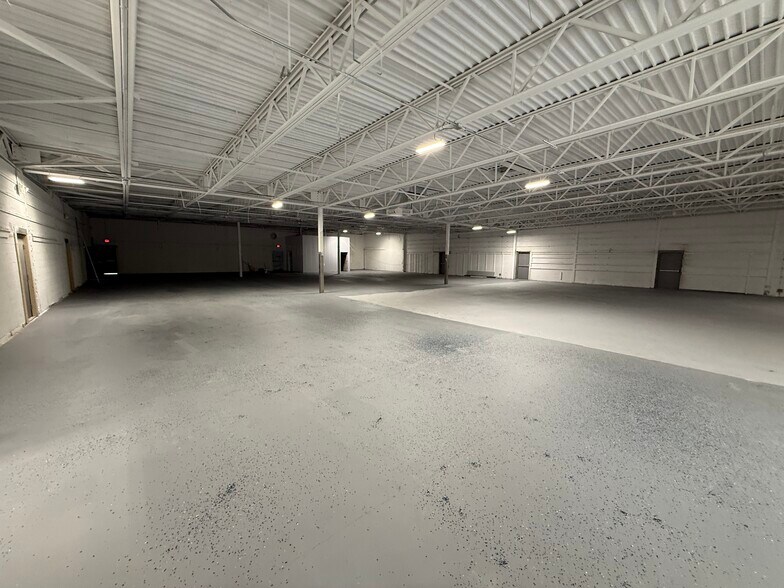 More Photos Of 3402 Richfield Rd, Flint Freestanding For Lease