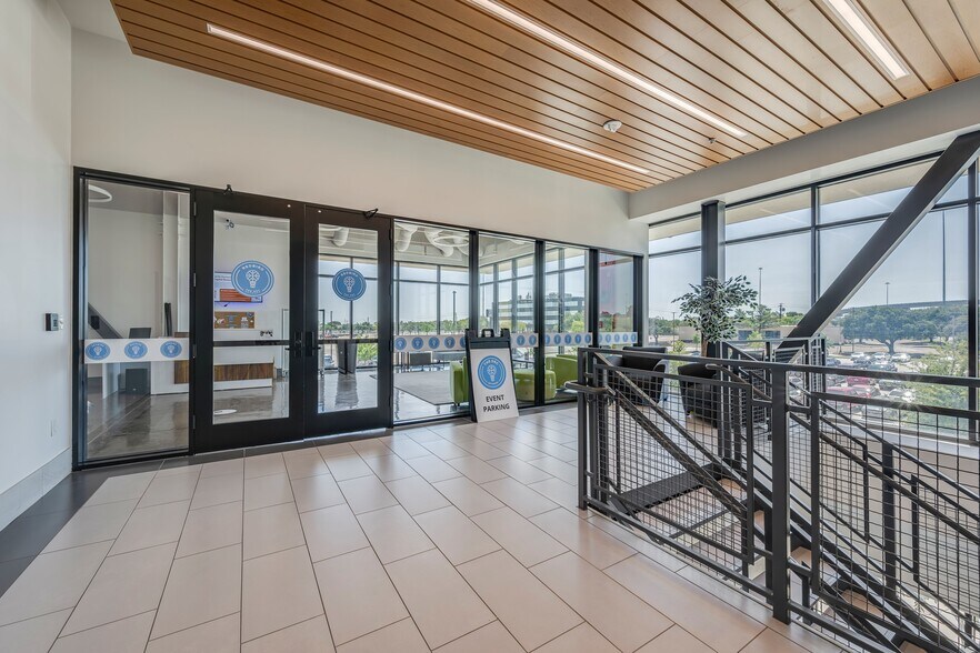 More Photos Of 3560 W Camp Wisdom Rd, Dallas Medical For Lease