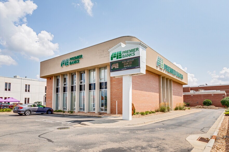 More Photos Of 500 W 98th St, Bloomington Bank For Lease