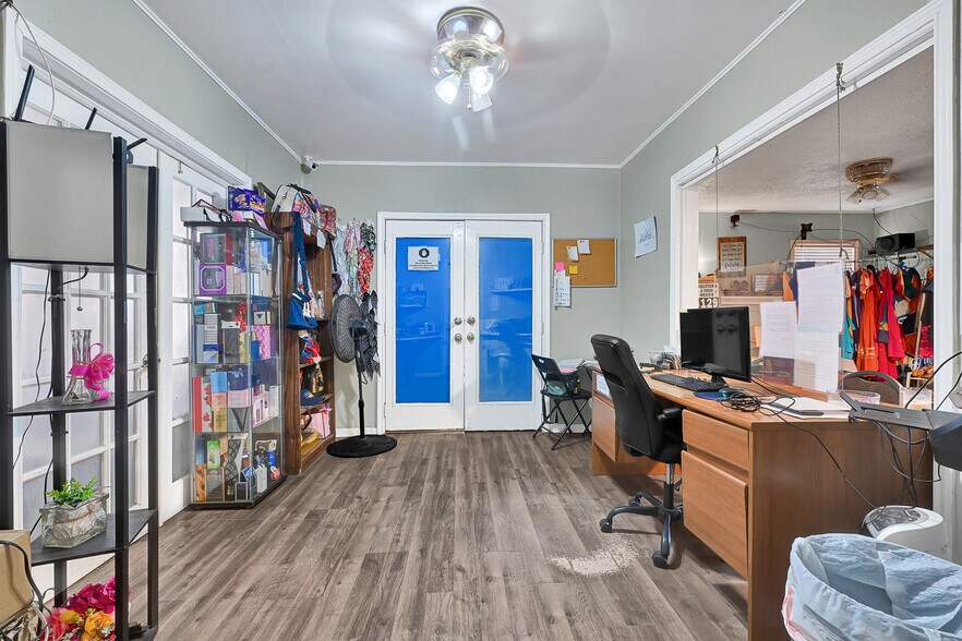 More Photos Of 1710 Cypress Creek Pkwy, Houston Office For Sale