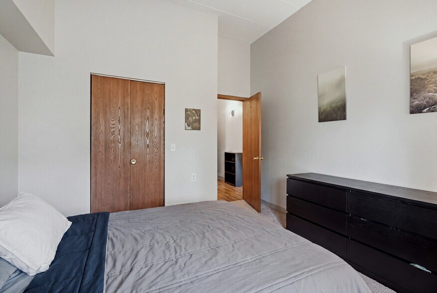 More Photos Of 985 Ivy Ave E, Saint Paul Apartments For Sale