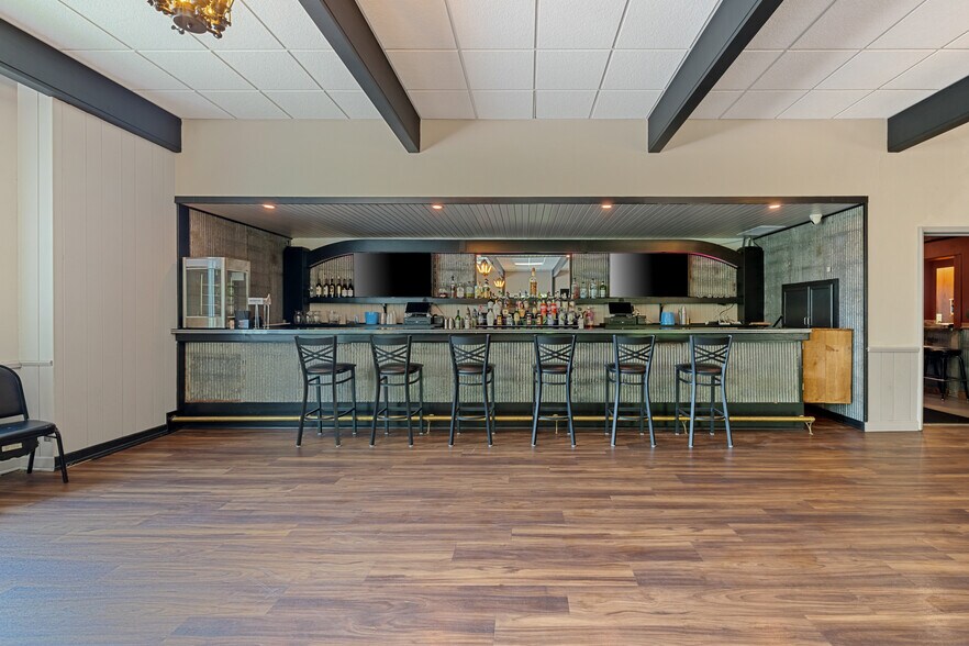 More Photos Of 4919 State Road 144, Hartford Restaurant For Sale