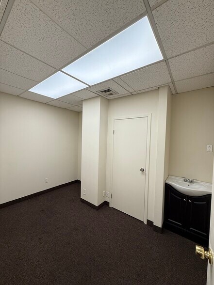 More Photos Of 175-55-175-61 Hillside Ave, Jamaica Office For Lease