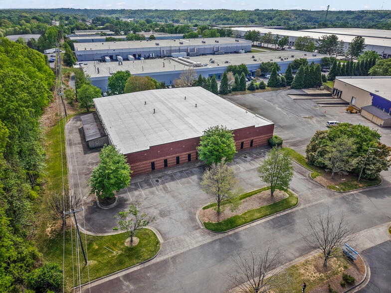 More Photos Of 2595 Viceroy Dr, Winston-Salem Warehouse For Lease