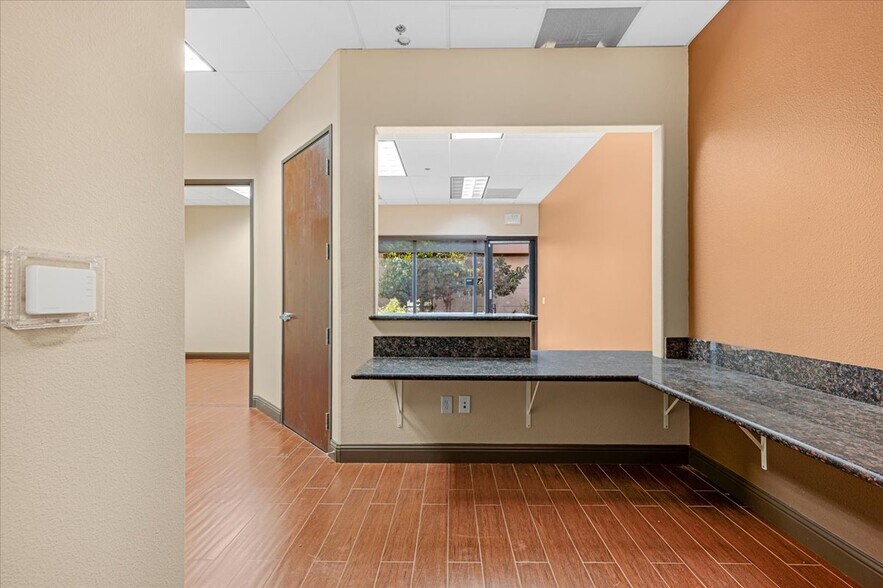 More Photos Of 7206 N Milburn Ave, Fresno Medical For Lease