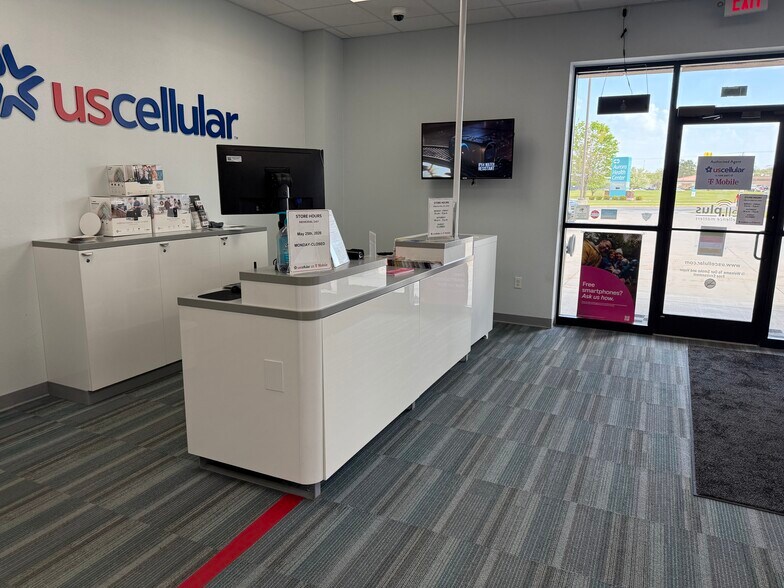 More Photos Of 925 E Division St, Wautoma Storefront For Lease