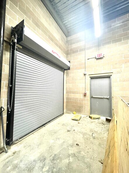 More Photos Of 96 Grove St, Waterbury Supermarket For Sale