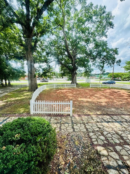 More Photos Of 685 N Jeff Davis Dr, Fayetteville Freestanding For Sale