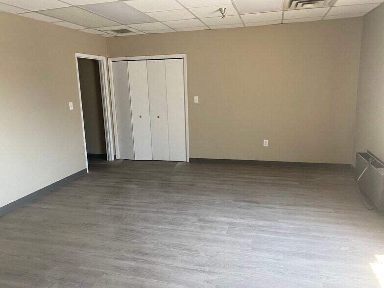 More Photos Of 455 Klutey Park Plaza Dr, Henderson Light Distribution For Sale