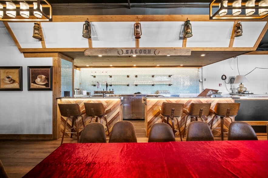 More Photos Of 45886 Wellington Ave, Chilliwack Hotel For Sale