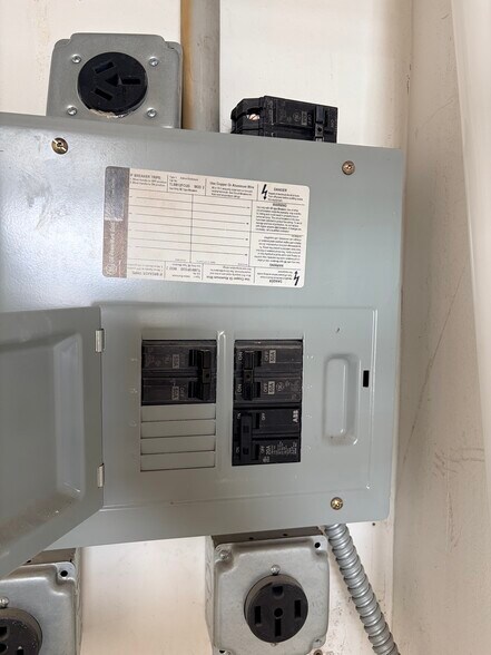 More Photos Of 1310 S Killian Dr, West Palm Beach Warehouse For Sale