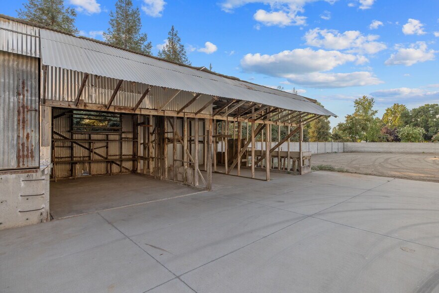 More Photos Of 1334 W Goshen Ave, Visalia Warehouse For Sale