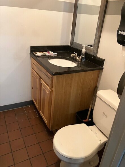 More Photos Of 5225 Cesar Chavez St E, Austin Industrial For Sale