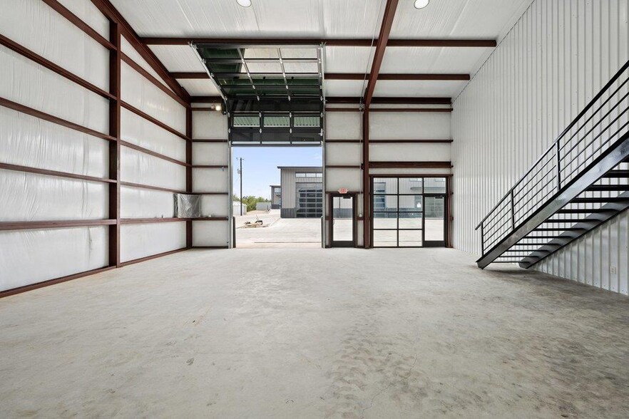 More Photos Of 451 Farrell Rd, Dripping Springs Light Distribution For Sale