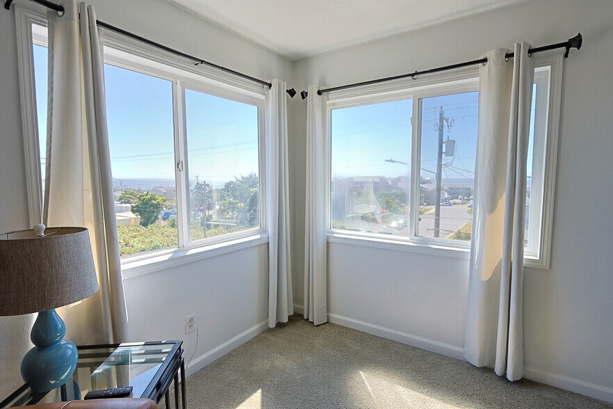 More Photos Of 754 SW Coast Hwy, Newport Hotel For Sale