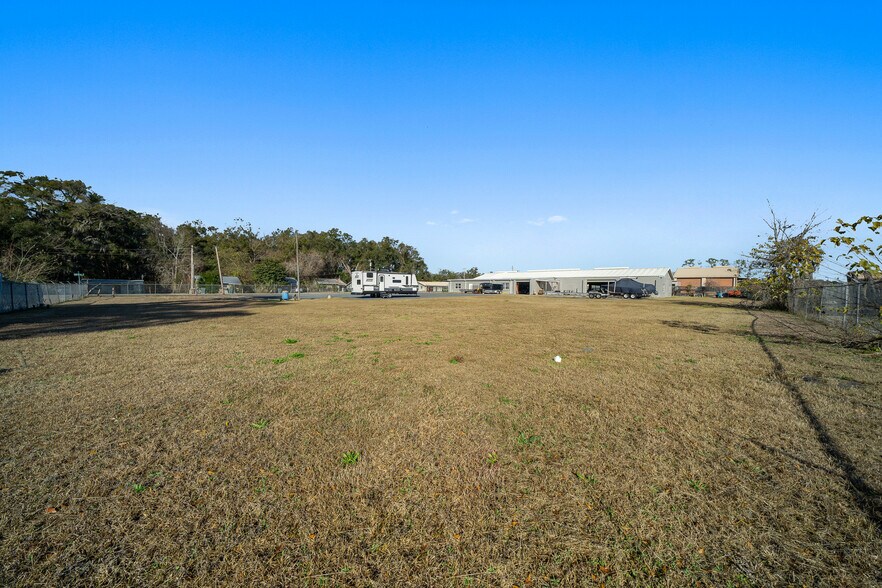 More Photos Of 943 NW 17th Ave, Ocala Warehouse For Sale