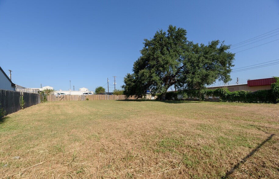 More Photos Of 2600 Commerce St, Marble Falls Land For Sale