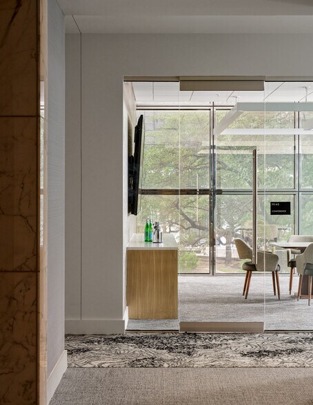 More Photos Of 401 N Ervay St, Dallas Office Residential For Lease