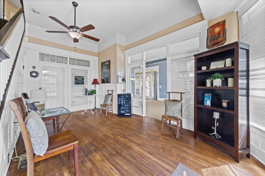 More Photos Of 1701 F St, Bakersfield Office For Sale