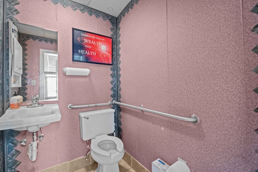 More Photos Of 2902 Central Heights Rd, Goldsboro Medical For Sale