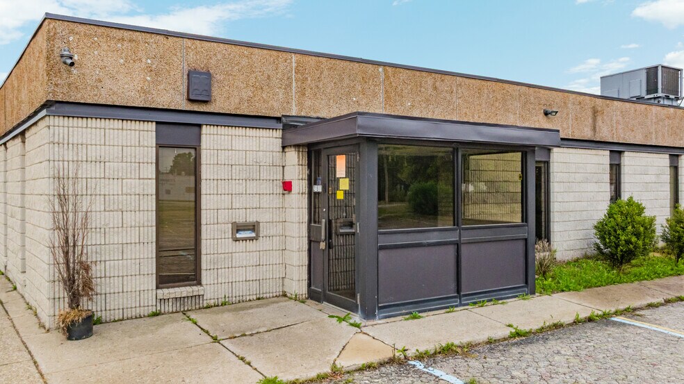 More Photos Of 21511 Van Dyke Ave, Warren Bank For Sale