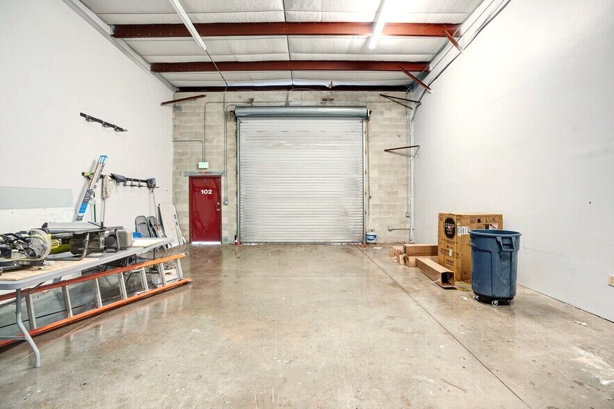 More Photos Of 1882 Porter Lake Dr, Sarasota Light Manufacturing For Lease