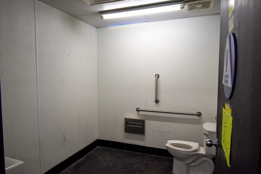 More Photos Of 43423 Monroe St, Indio Freestanding For Sale