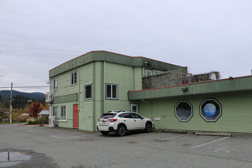 Primary Photo Of 7184 Lantzville Rd, Lantzville Office For Sale