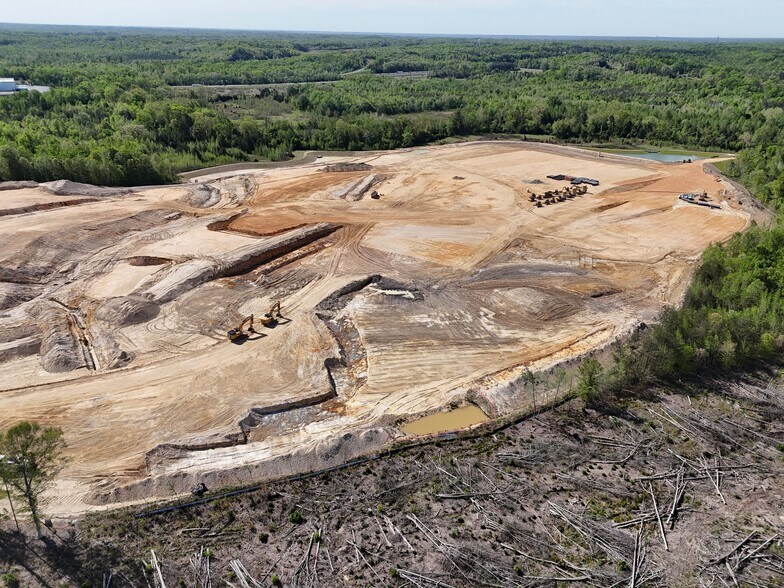 More Photos Of 211 Centreport Pky, Fredericksburg Warehouse For Lease