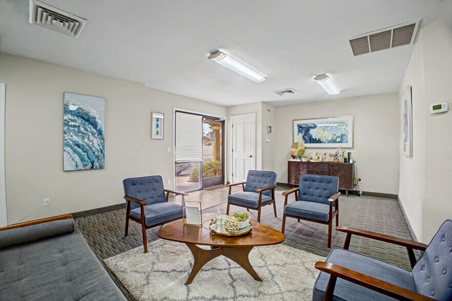 More Photos Of 555 W University Dr, Mesa Office For Lease