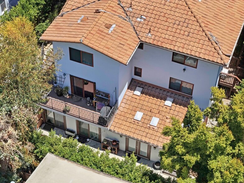 More Photos Of 2127 Vine St, Los Angeles Apartments For Sale