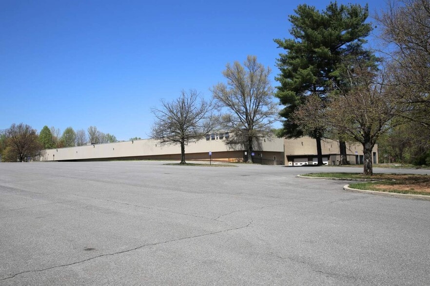 More Photos Of 2800 Tower Oaks Blvd, Rockville Warehouse For Sale