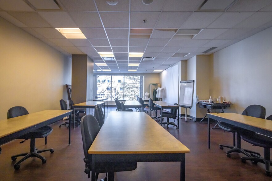 More Photos Of 480 Robson St, Vancouver Apartments For Lease