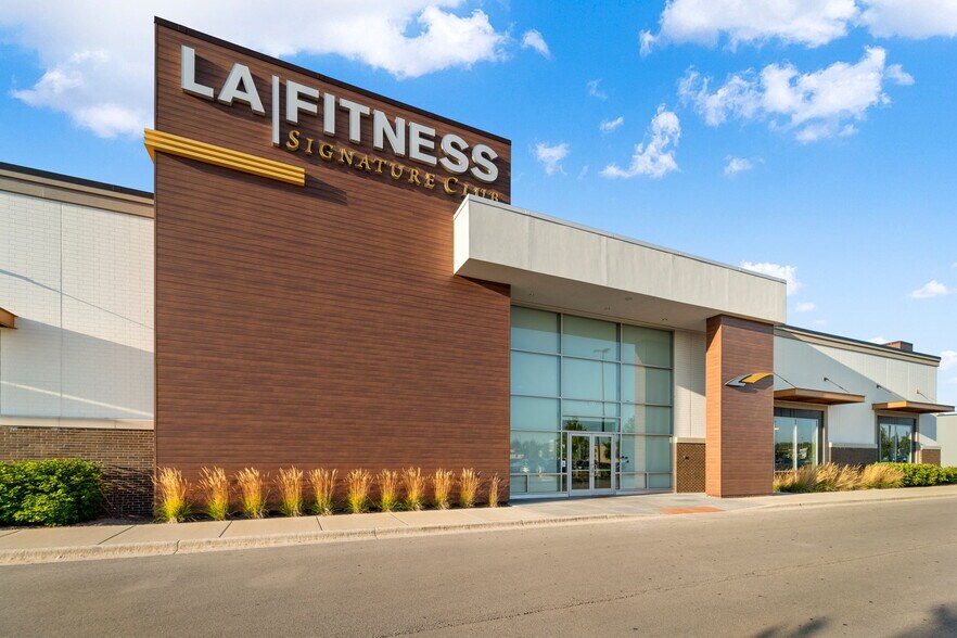 More Photos Of 100 W 63rd St, Westmont Health Club For Sale