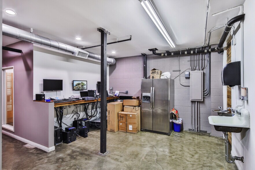 More Photos Of 3720 Skypark Dr, Torrance Research And Development For Lease