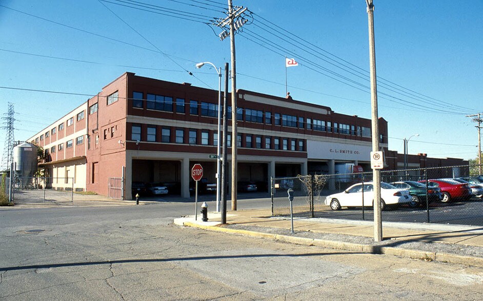 Primary Photo Of 1311 S 39th St, Saint Louis Warehouse For Sale
