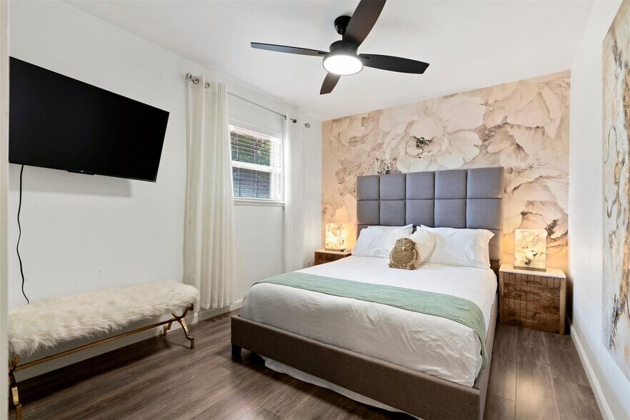 More Photos Of 8721 Mountain Crest Dr, Austin Specialty For Sale