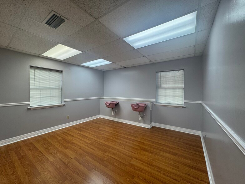 More Photos Of 3938 Sunbeam Rd, Jacksonville Medical For Lease