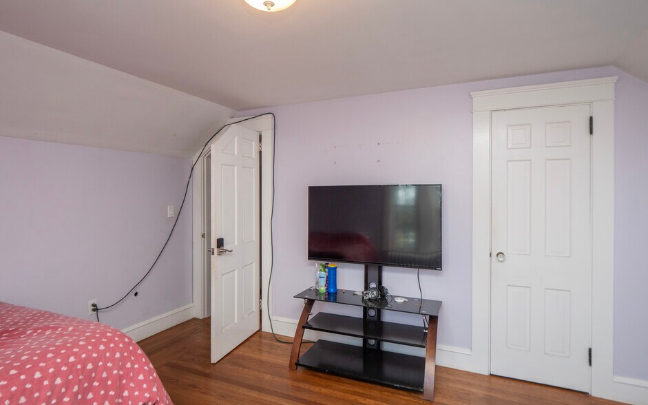 More Photos Of 999 Aquidneck Ave, Middletown Flex For Sale