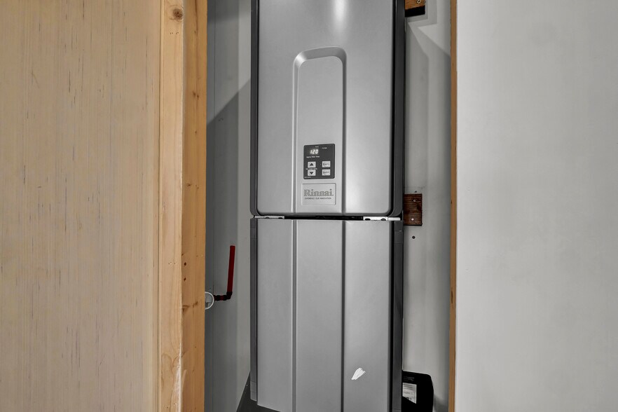 More Photos Of 12 N 5th Ave, Wilmington Office Residential For Sale