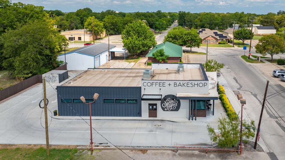 More Photos Of 211 N Weaver St, Gainesville Flex For Sale