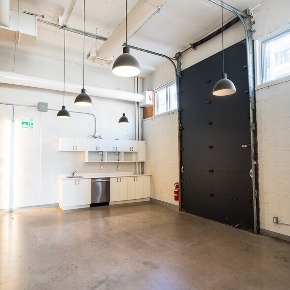 More Photos Of 51-55 Rue de Louvain O, Montréal Office For Lease